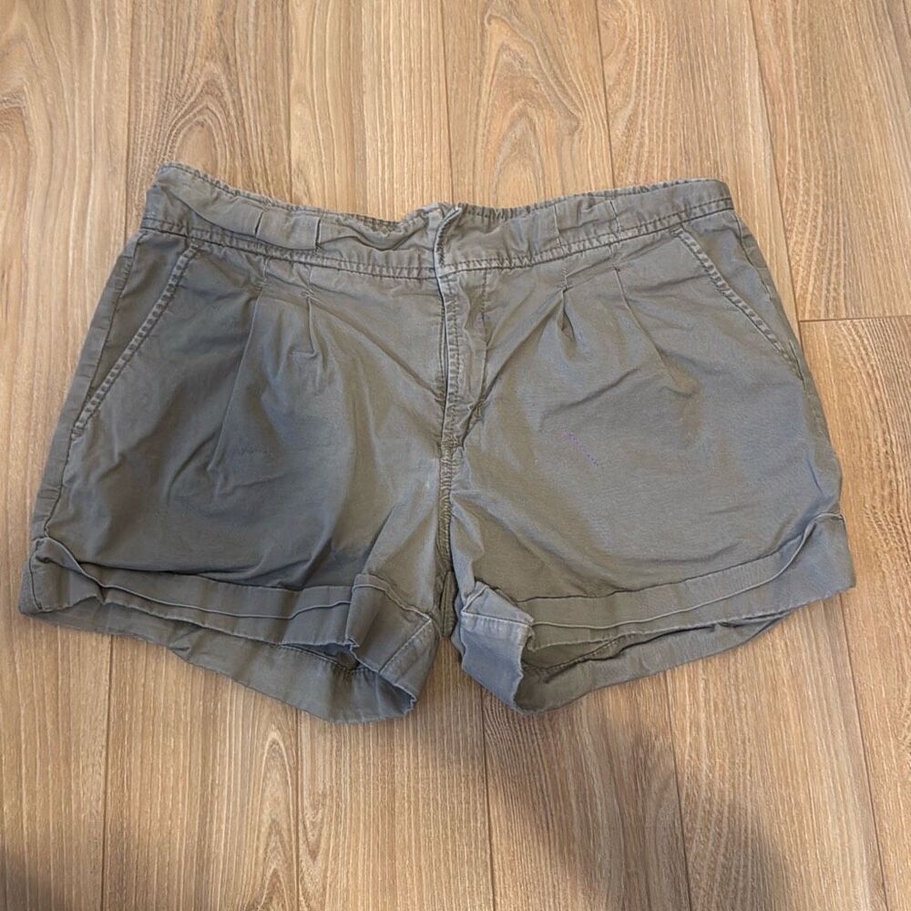 Calvin Klein Jeans Vintage Women's Shorts Size 8 with belt loops and cute back p